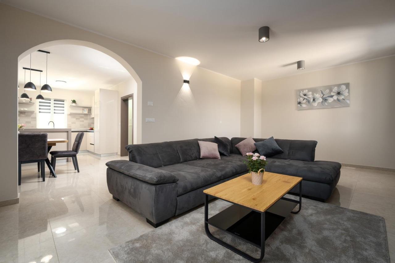 Holiday House Leana بازين المظهر الخارجي الصورة