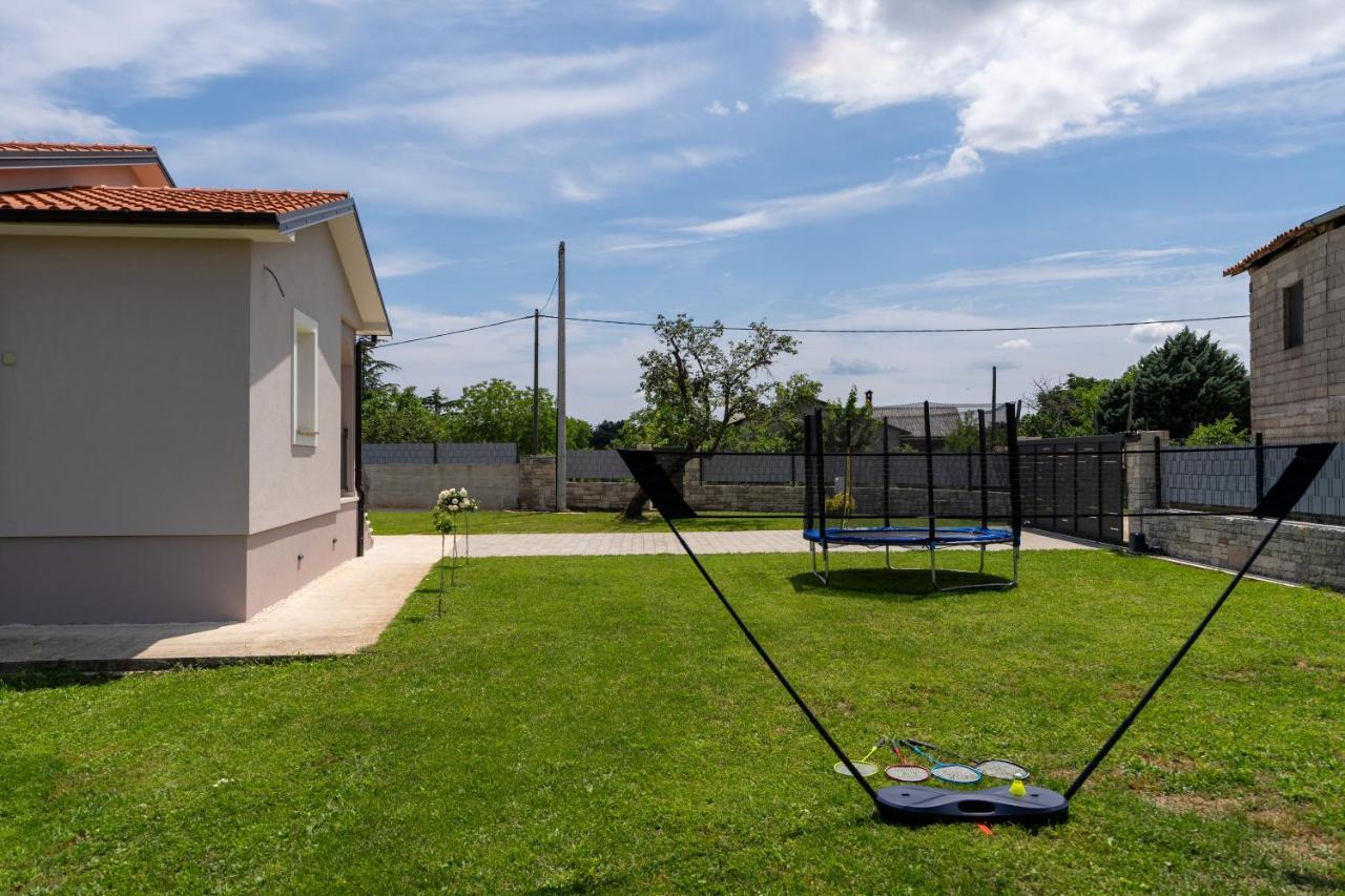 Holiday House Leana بازين المظهر الخارجي الصورة